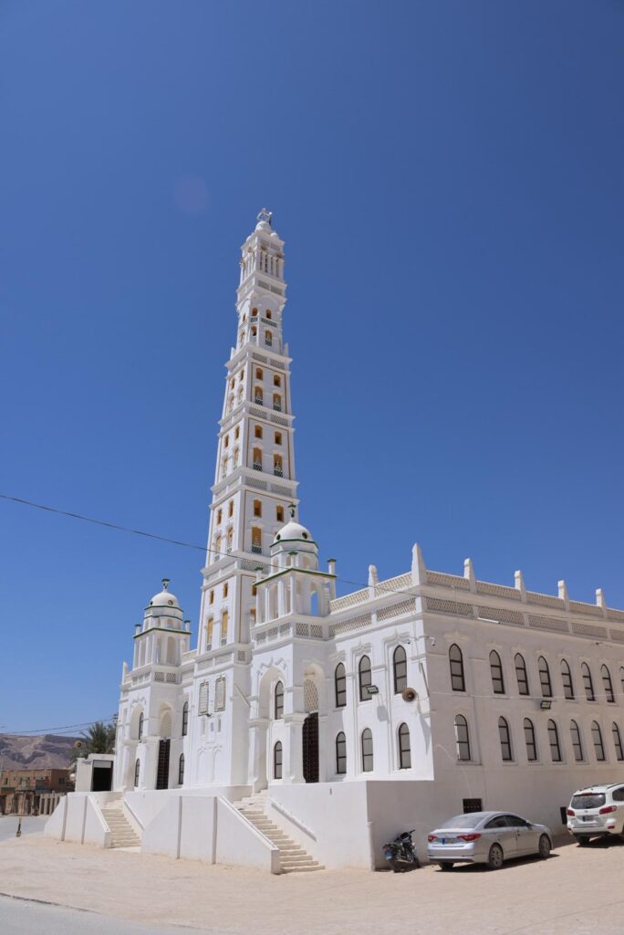 Al-Muhdhar Mosque minaret Tarim Yemen historical landmarks